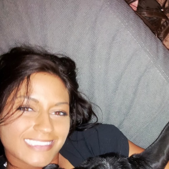 Meet your Posher, Nicole - Picture 1 of 1